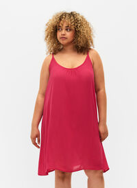 Enfärgad slipklänning i viskos, Bright Rose, Model
