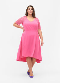 Midiklänning med korta spetsärmar, Shocking Pink, Model