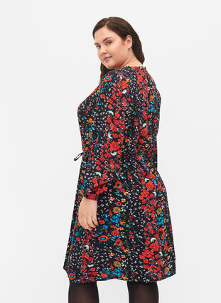 Blommig klänning i viskos, Black Flower, Model image number 1