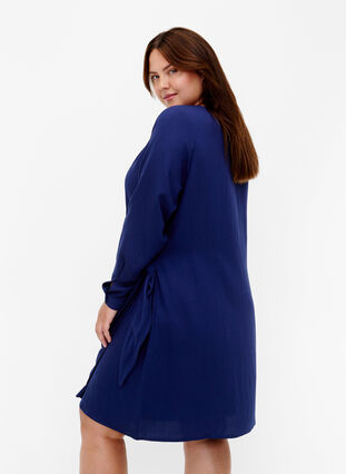 Långärmad viskosklänning med omlottlook, Medieval Blue, Model image number 1