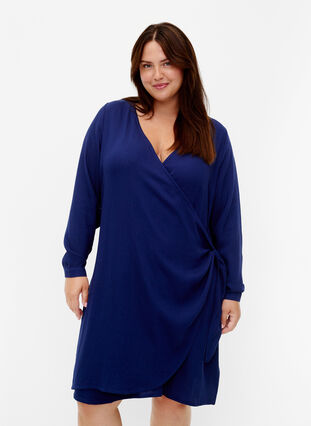 Långärmad viskosklänning med omlottlook, Medieval Blue, Model image number 0