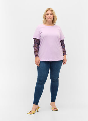Blommig blus i mesh med kroppsnära passform, Purple AOP, Model image number 2