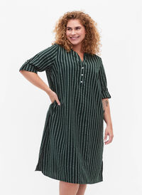 Randig bomullsklänning med 3/4 ärmar, Scarab/ChinoisStripe, Model