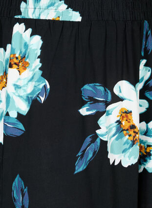 Löst sittande shorts i viskos, Black Big Flower, Packshot image number 2