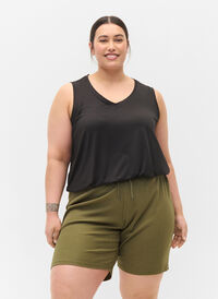 Lösa short med ribbad struktur, Ivy Green, Model