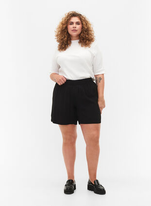 Löst sittande shorts i viskos, Black, Model image number 3