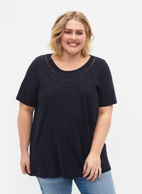 T-shirt i bomull med spetsband, Navy Blazer, Model
