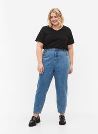 Klippta Mille jeans med hög midja, Light blue denim, Model