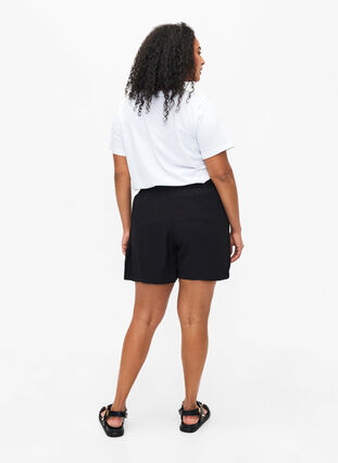 Löst sittande shorts i viskos, Black, Model image number 1