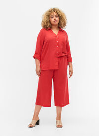 Croppade byxor i bomullsmix med linne, Hibiscus, Model