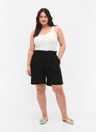 Löst sittande shorts i viskos, Black, Model image number 3
