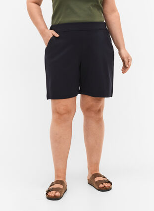 Maddison short med normal passform, Night Sky, Model image number 2