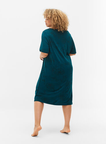 Tryckt nattlinne i viskos, Deep Teal Flower, Model image number 1