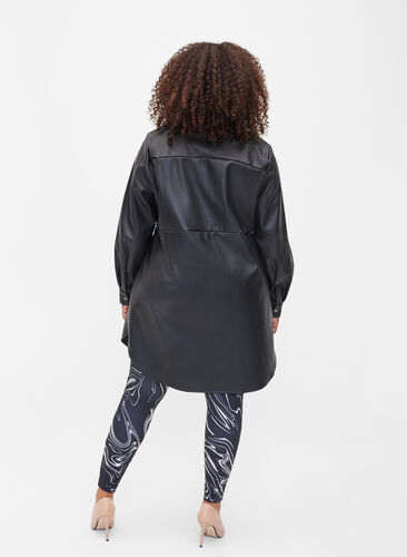 Lång skjorta i läderimitation, Black, Model image number 1