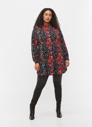 Lång blommig skjorta i viskos, Black Flower, Model image number 2