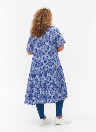 Kortärmad viskosklänning med mönster, S. the web Oriental, Model image number 1