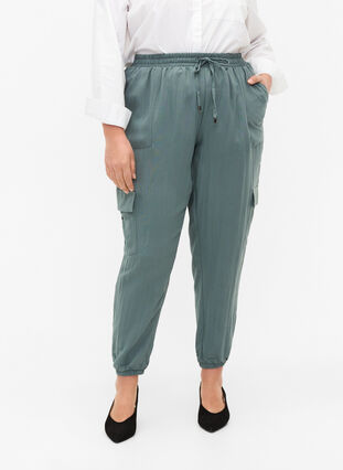 Löst sittande byxor i viskos med stora fickor, Balsam Green, Model image number 2