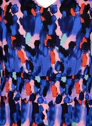 Tryckt klänning i viskos med smock, Colorful Animal, Packshot image number 2