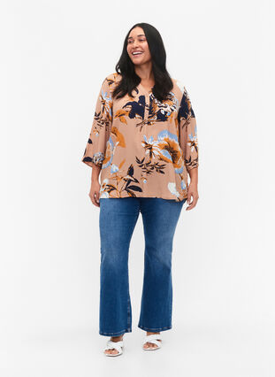 Blus i viskos med 3/4 ärmar, Blue Flower AOP, Model image number 2
