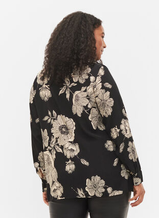 Blommig viskosskjorta med volanger, Black White AOP, Model image number 1