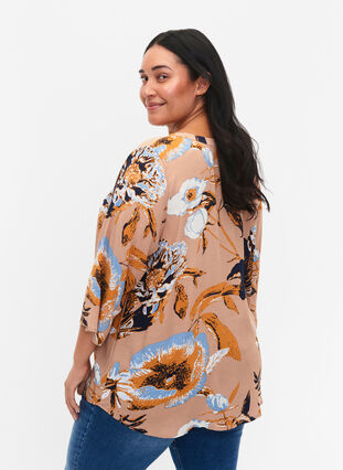 Blus i viskos med 3/4 ärmar, Blue Flower AOP, Model image number 1