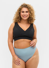 Bikinitrosa med hög midja, Citadel, Model