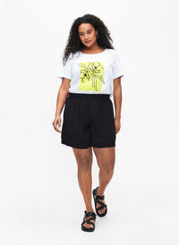 Löst sittande shorts i viskos, Black, Model