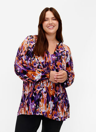 Långärmad viskosblus med tryck, Pansy AOP, Model image number 0