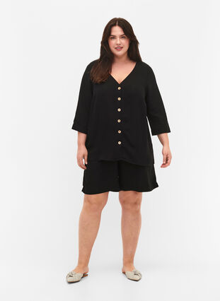 V-ringad blus i viskos med knappar, Black, Model image number 2