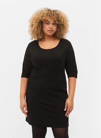 Enfärgad klänning med 3/4-ärmar och slits, Black, Model