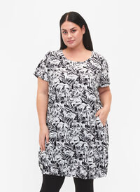 Kortärmad bomullsklänning med mönster, Swirl AOP, Model