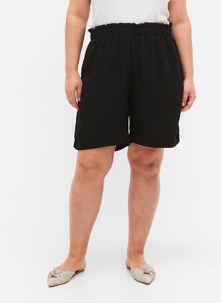 Löst sittande shorts i viskos, Black, Model image number 2