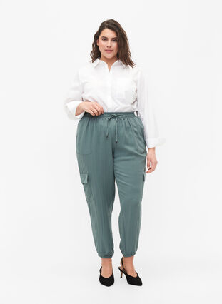Löst sittande byxor i viskos med stora fickor, Balsam Green, Model image number 0
