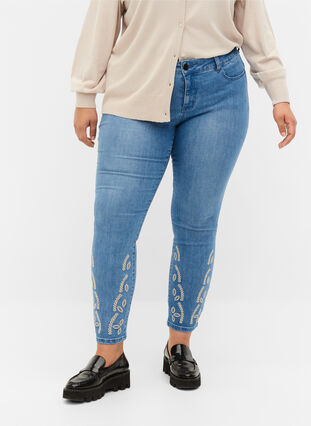 Croppade Emily jeans med broderi, Blue denim, Model image number 2