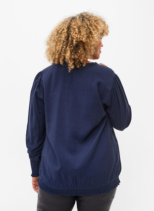 Blus i viskos med långa ärmar och smock, Navy Blazer, Model image number 1