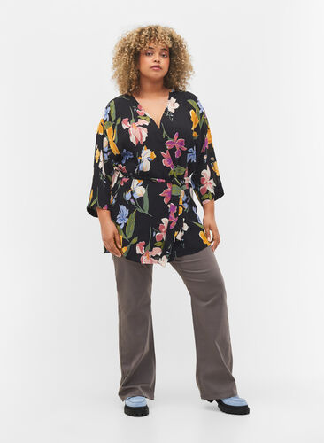 Blommig kimono i viskos, Big Flower AOP, Model image number 2