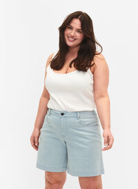 Jeansshorts med randigt mönster, Light Blue Stripe, Model