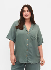 Skjorta i viskos med korta ärmar, Balsam Green, Model
