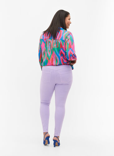 Högmidjade Amy jeans med super slim passform, Lavender, Model image number 1