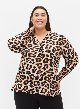 Mönstrad viskosblus med smock, Leo AOP, Model image number 0