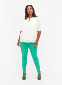 Högmidjade Amy jeans med super slim passform, Holly Green, Model