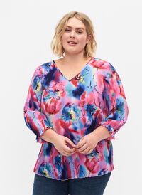 Plisserad blus med 3/4-ärmar, Lavender Space AOP, Model