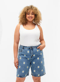 Högmidjade Mille shorts med broderade blommor, Light Blue Flower, Model