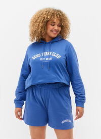 Sweatshirtshorts med fickor, Dazzling Blue, Model