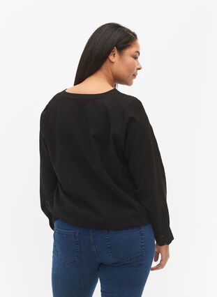 V-ringad blus i viskos, Black, Model image number 1