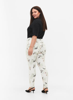 Högmidjade Amy jeans med blommönster, White Flower AOP L78, Model image number 1