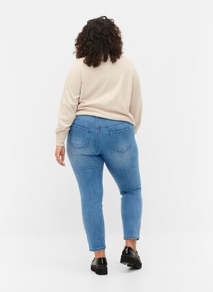 Croppade Emily jeans med broderi, Blue denim, Model image number 1