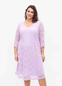 Spetsklänning med 3/4-ärmar, Lavendula, Model