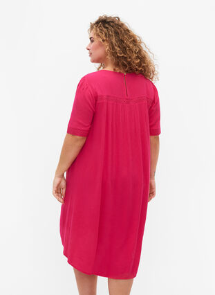 Klänning i viskos med spetsband, Bright Rose, Model image number 1